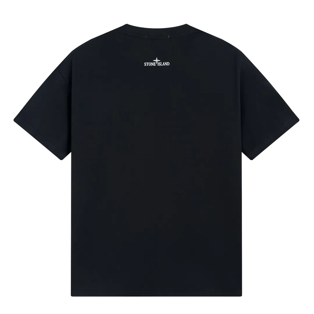 W617#P110💰 [Stone lsland/Stone Island summer new short-sleeved T-shirt with broken big compass print on the chest] ⚠️[Original creation, high control of details] Made of 260 grams of combed cotton, 32-count double yarn - Simple basic versatile style, original single quality, the first choice for couples. - Made in a large factory, four needles and five threads on the shoulder, neat alignment, high quality workmanship. - Same style for men and women, very versatile, one piece for each person Details are clearly visible. Color: Black White Size: M L